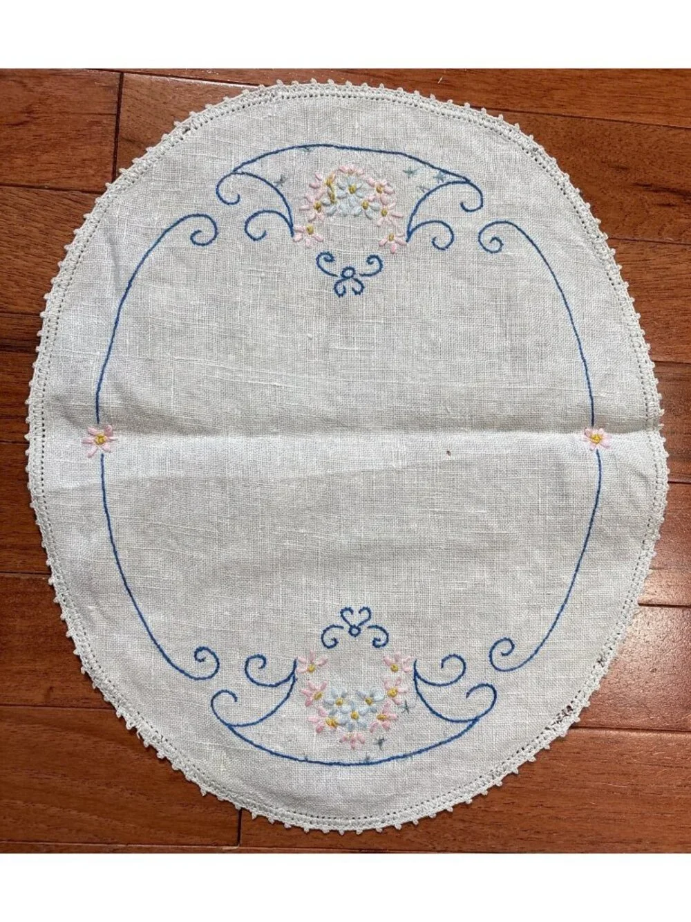 Hand-Embroidered Oval Linen Doily Delicate Floral Design Lace Edge 14x11” Vtg